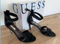 Оригінальні босоніжки GUESS