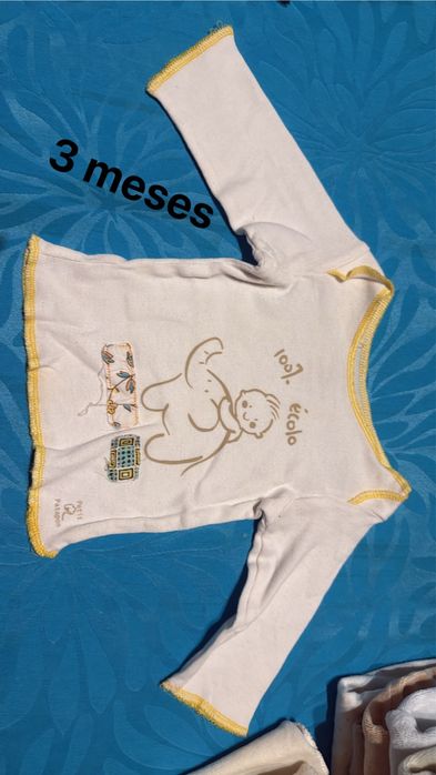 Várias camisolas de bebé