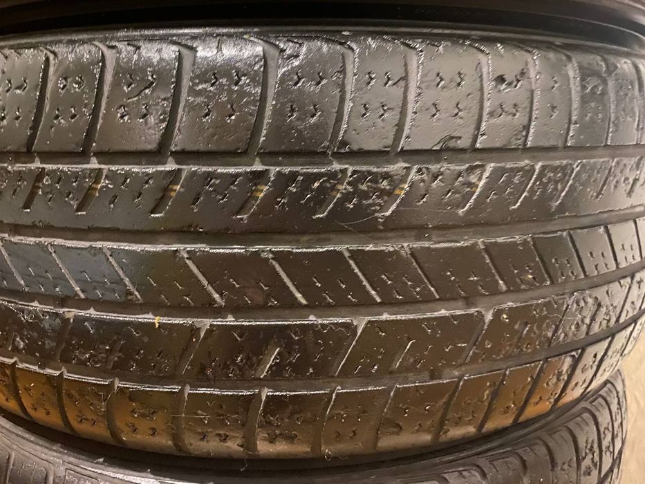 Продаю шини 215/55 R17, (1000грн за одну)