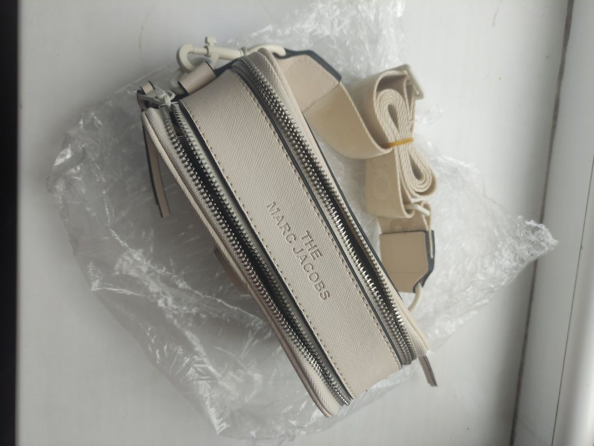 Жіноча сумка клатч Chanel 25 см із натуральної шкіри біла на ланцюжках