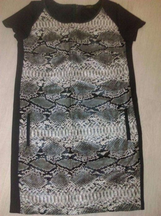 Sukienka czarna, skóra węża, RESERVED-36, 38, jak NOWA, intrygując