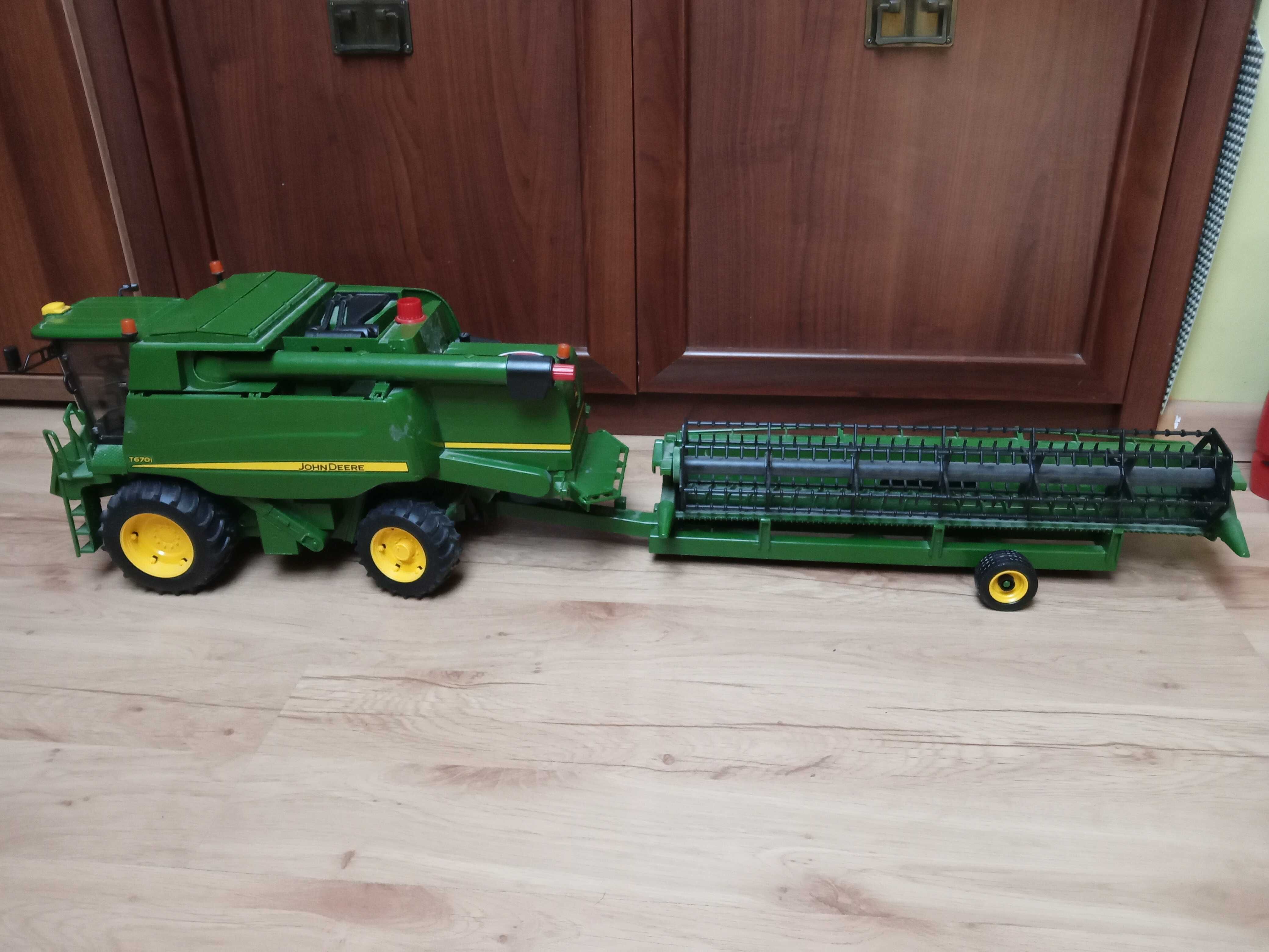 Kombajn John Deere bruder