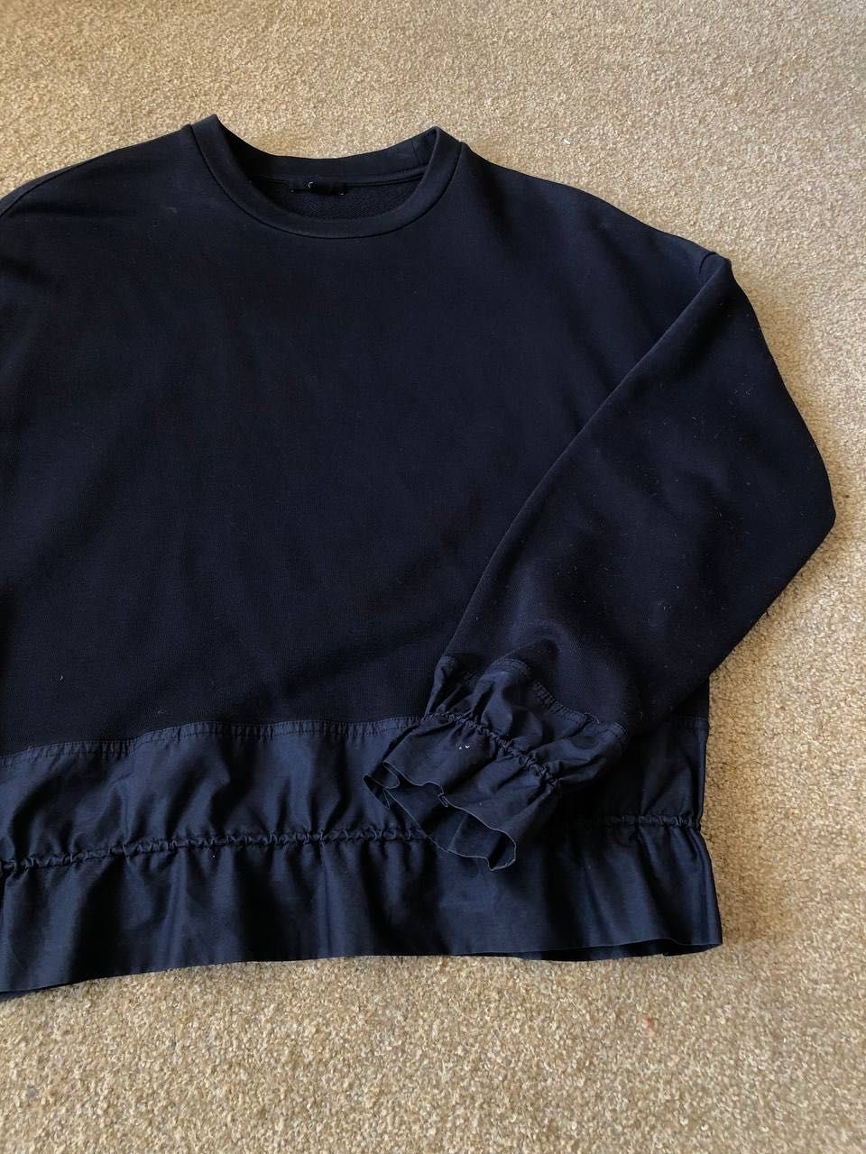 Navy blue sweatshirt від COS з воланами