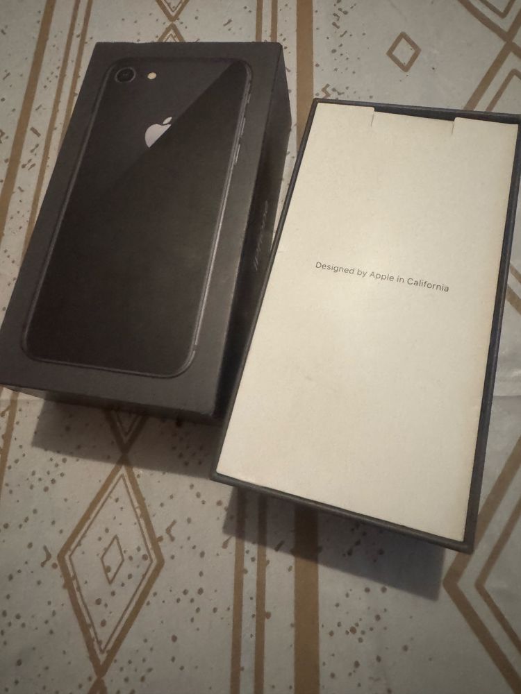 Pudełko po Iphone 8  Space Gray, 64GB