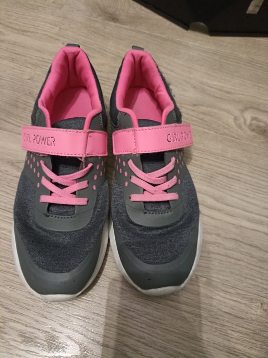 Buty sportowe lekkie dziewczęce