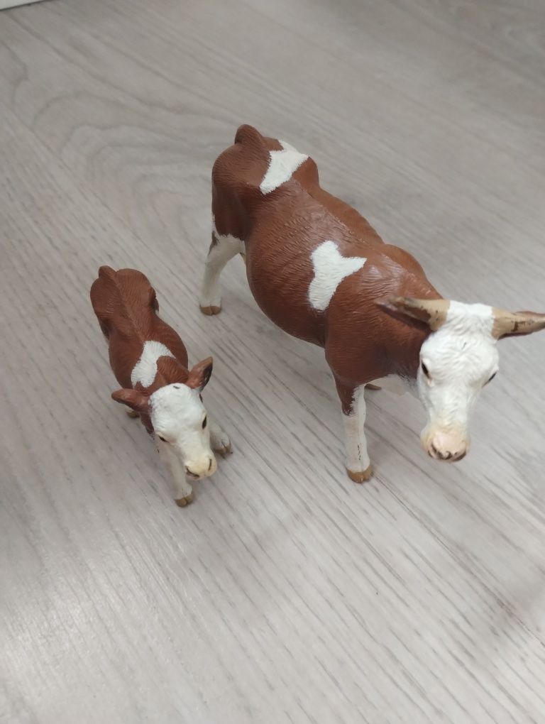 Kasztanowa krowa figurka kolekcjonerska marki Papo