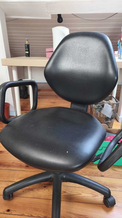 Cadeira de Escritório — Grátis