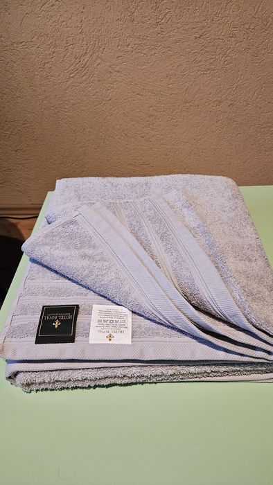 Royal Hotel komplet ręczników 70x140 szare 2 szt + gratis 2 szt ręczni