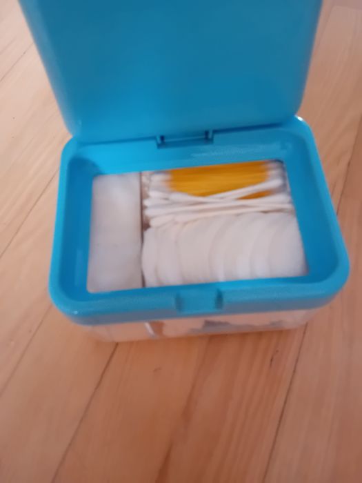 Organizer kosmetyczny z wyposażeniem