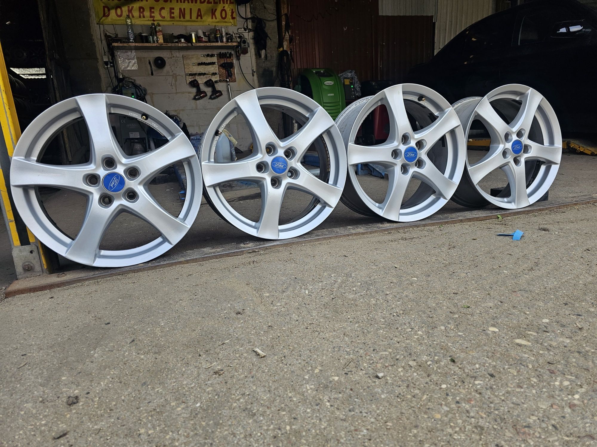 Felgi Aluminiowe Ford R17 5x108 ET50-7J