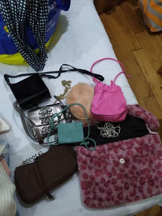 Lote + de 160 peças de roupa, malas e sapatos femininos NEGOCIÁVEL