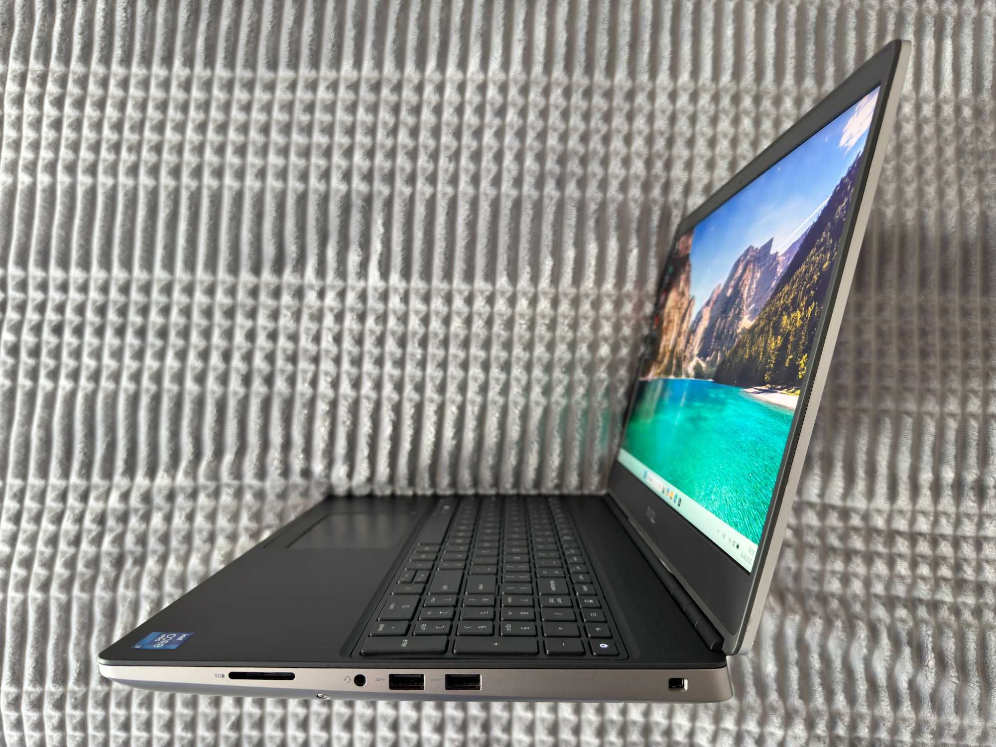 Ноутбук Dell Precision 7560 | i7-11850H RTX A4000 | Ram-64 SSD-256 IPS