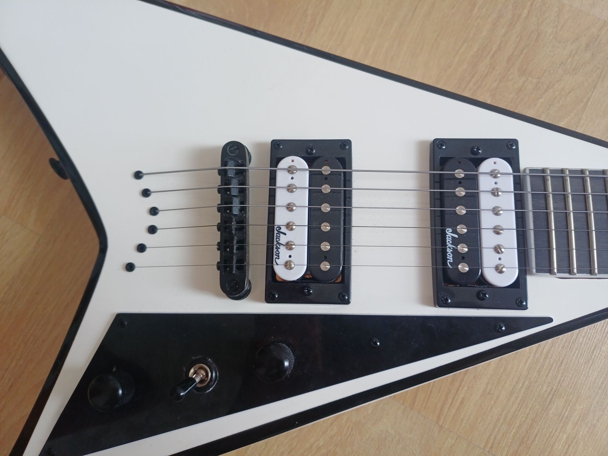 Guitarra Elétrica - Jackson Rhoads JS32T