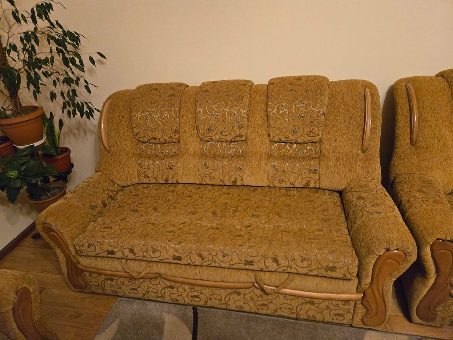 kanapa plus dwa fotele w bardzo dobrym stanie i dobre wykonanie