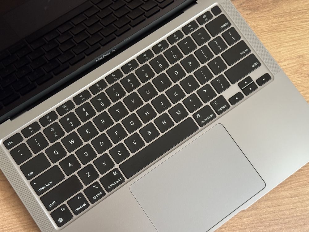 Гарний стан! Macbook Air 13 M1 8/256 ГБ Space Gray