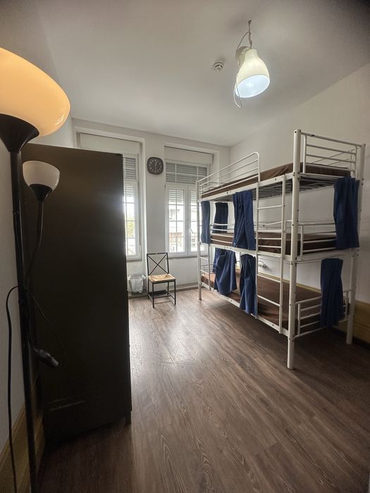 Quarto compartilhado junto à praça da Batalha