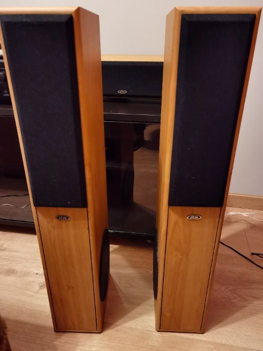 Aparelhagem A/V Yamaha, com 5 colunas e sub woofer.