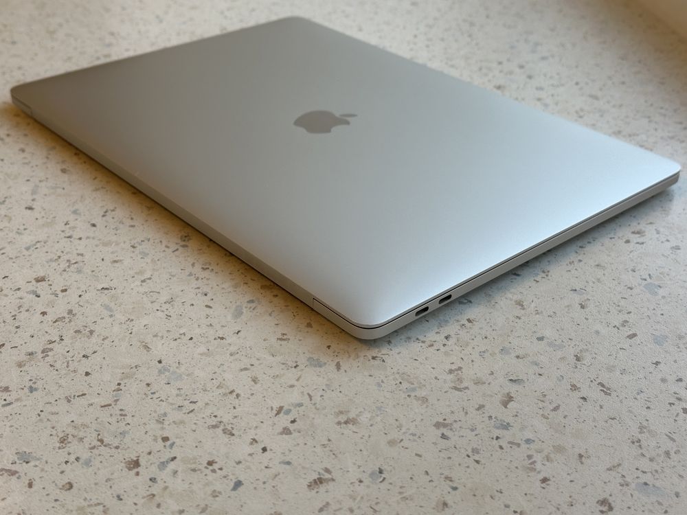 MacBook Pro 15 2018 16/512Gb i7 Radeo Pro 560X