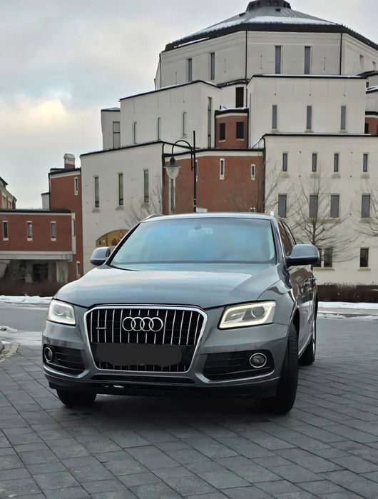Audi Q5 Audi Q5 z 2014 r, wyposażone w niezawodny i ekonomiczny silnik 2.0