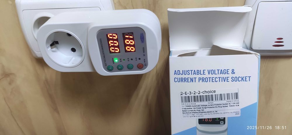 Захисне реле напруги TOMZN з дисплеєм