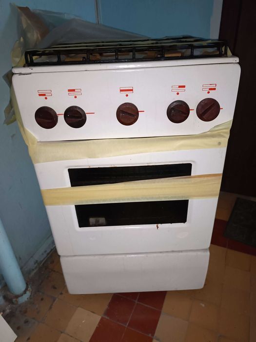 Газовая плита с духовкой, газовая печь ссср ПГ-4 , 4 конфорки, рабочая