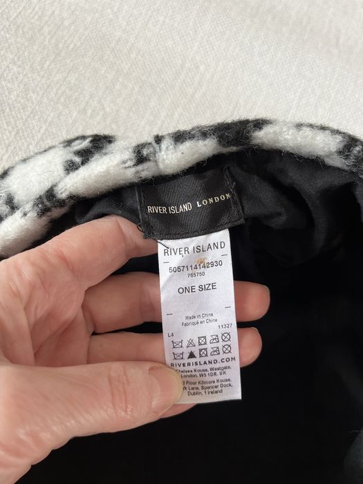 Берет зі штучного хутра M-L