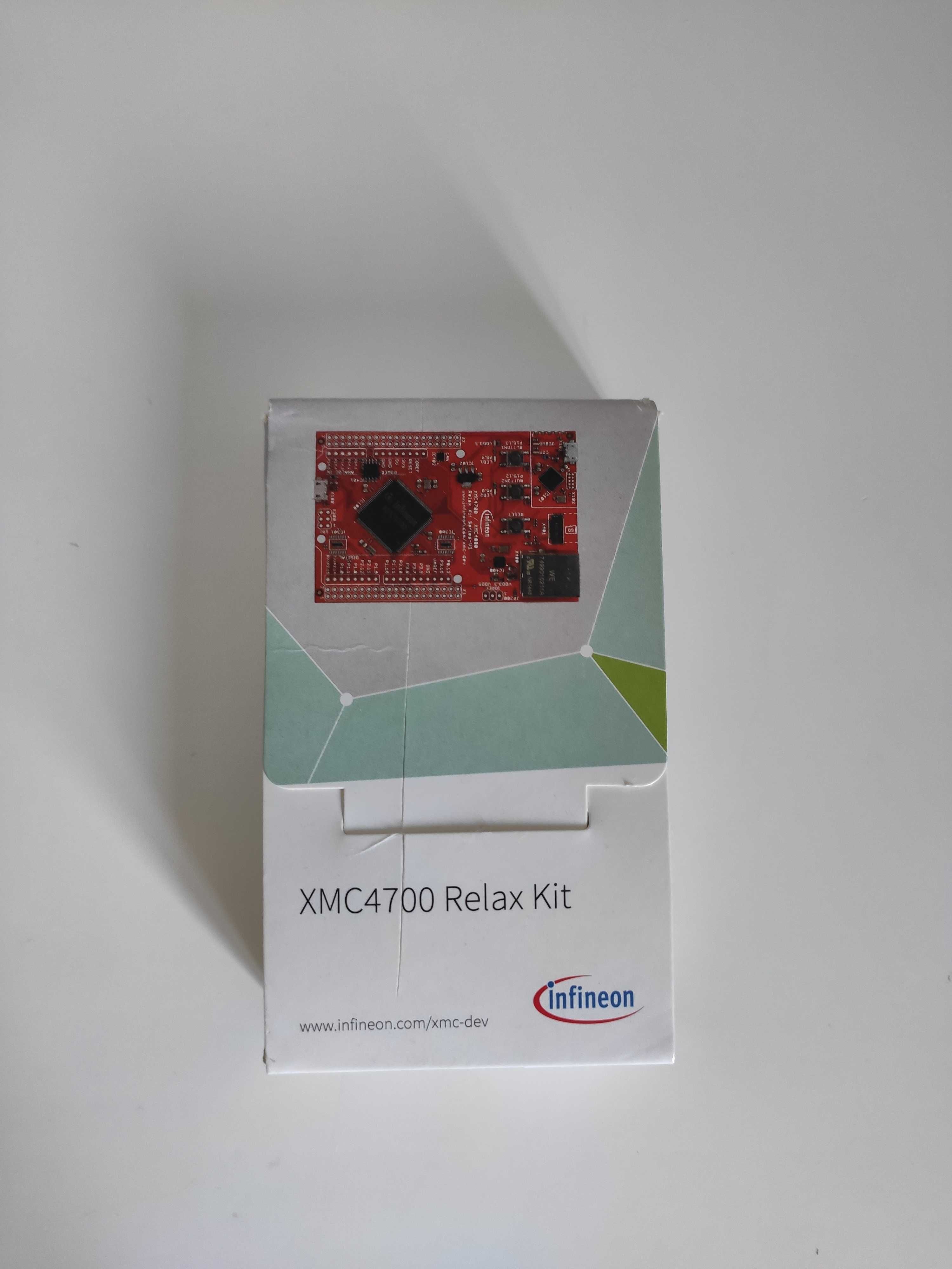 Microcontrolador Infineon XMC4700 Relax Kit