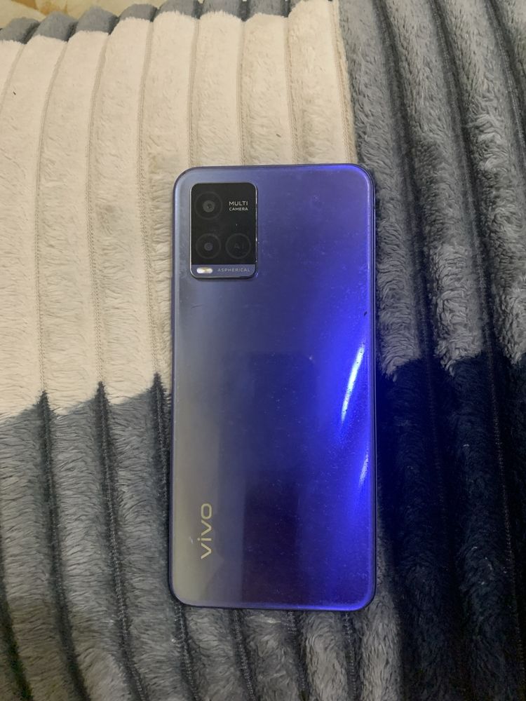 Продається смартфон Vivo Y21