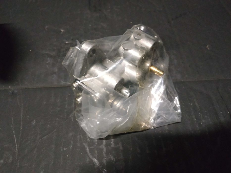 Dozownik oleju silnik Suzuki DT65 Nowy