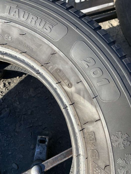 Шини 215/70 R15C пара Taurus 7-7,7мм, зима 215 70 15C