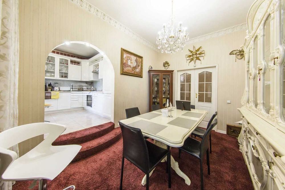 Продаж > Трикімнатна квартира, вул. Кирилівська (Фрунзе) 109Б