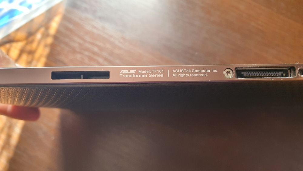 tablet Asus 32 gb pamięci Android 6 brak Play marketu + zasilacz