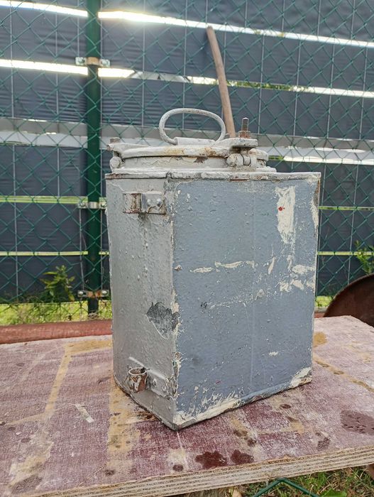 Duża stara lampa okrętowa