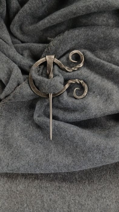 Ręcznie wykuta Fibula nordycka/ Broszki wikińskie.