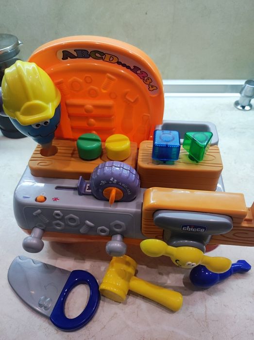 Іграшки Chicco Fisher price столяр плотник піаніно сортер