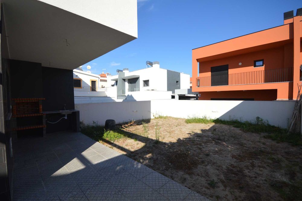 Moradia Geminada T3 Pronta a escriturar