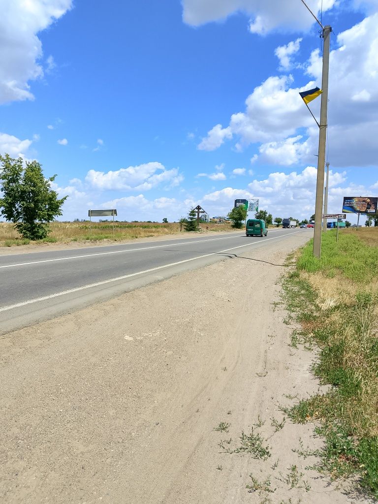 Срочно продам 4 гект, земли,на трассе , до круга,7км от хозяина
