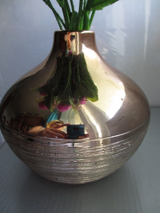 Стильная интерьерная ваза с зеркальным покрытием- оригинальный подарок