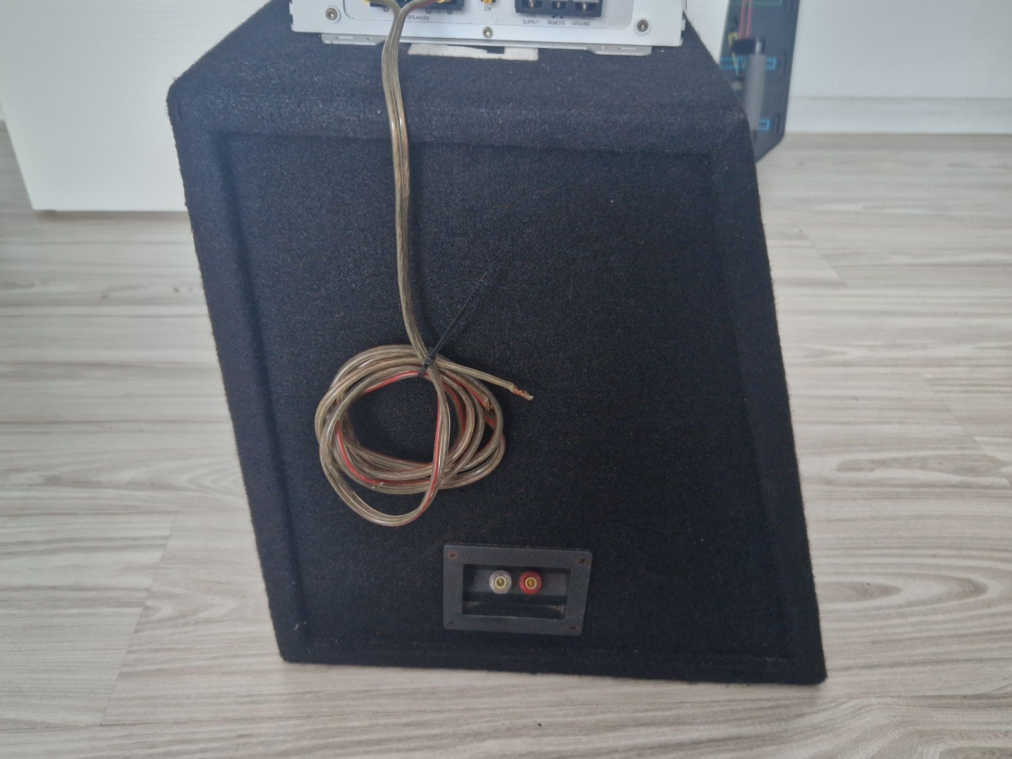 Skrzynia basowa, sub woofer, tuba Blaupunkt ze wzmacniaczem GTA260 400