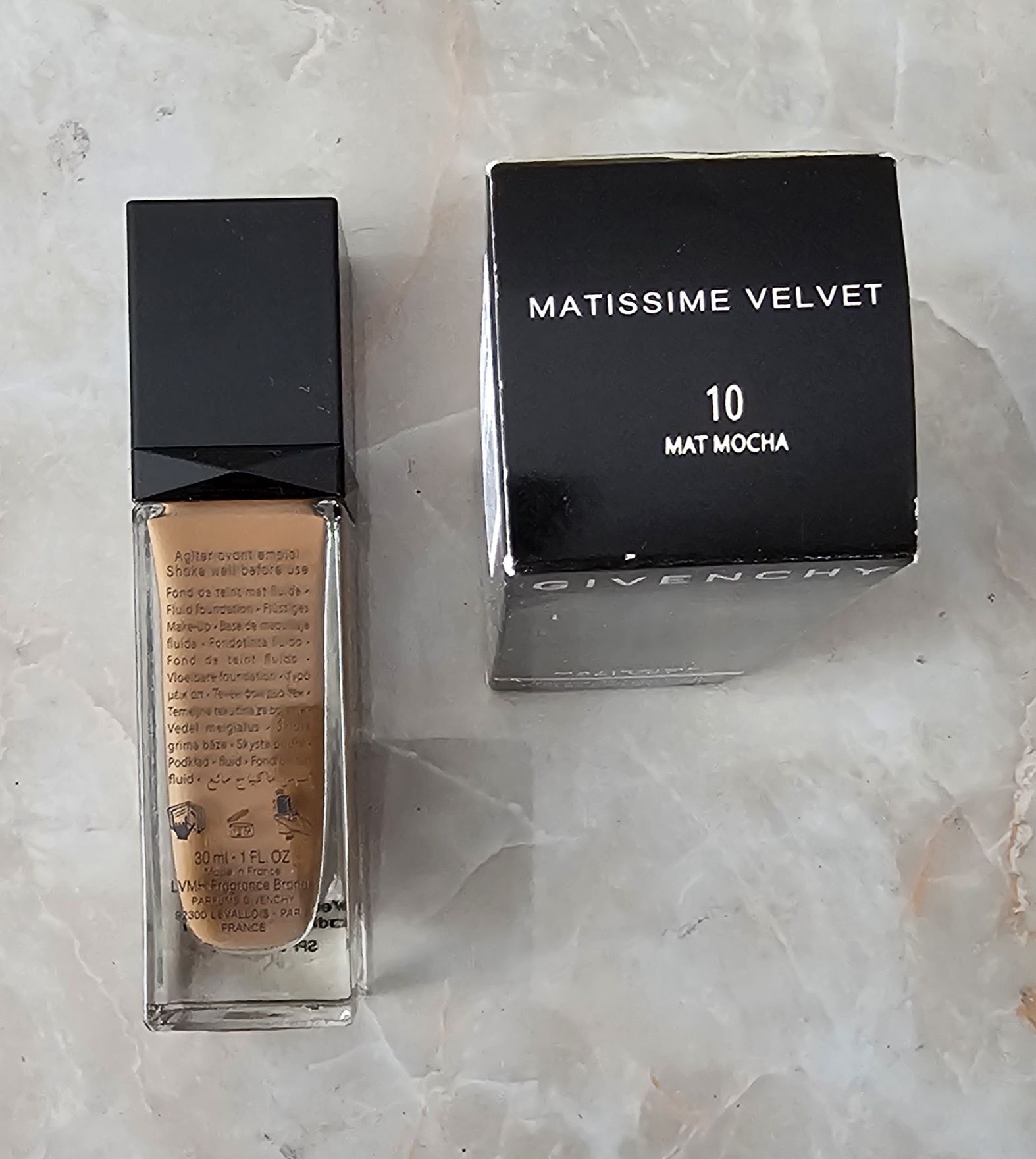 Fluid Givenchy Complexion Matissime Velvet  No. 10 Mat