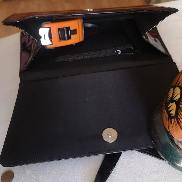 Torebka lakierowana czarna