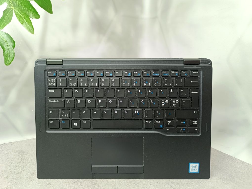 Сенсорний Dell Latitude 7390 2-in-1/i5-8350U/8/256/13.3 " Full HD IPS