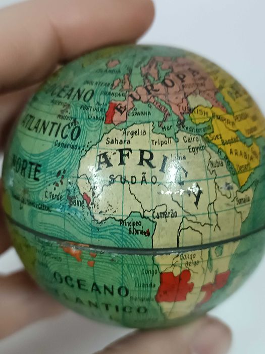 Rara caixa publicitaria Va. ferrão em forma de Globo terrestre