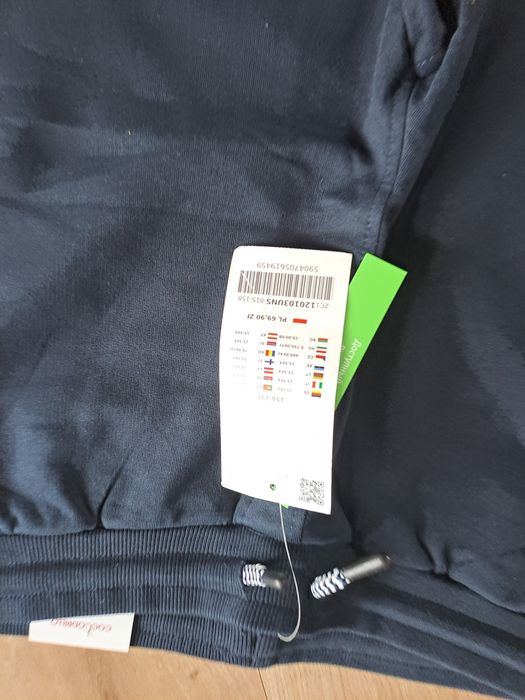 Nowe spodnie dresowe r 152