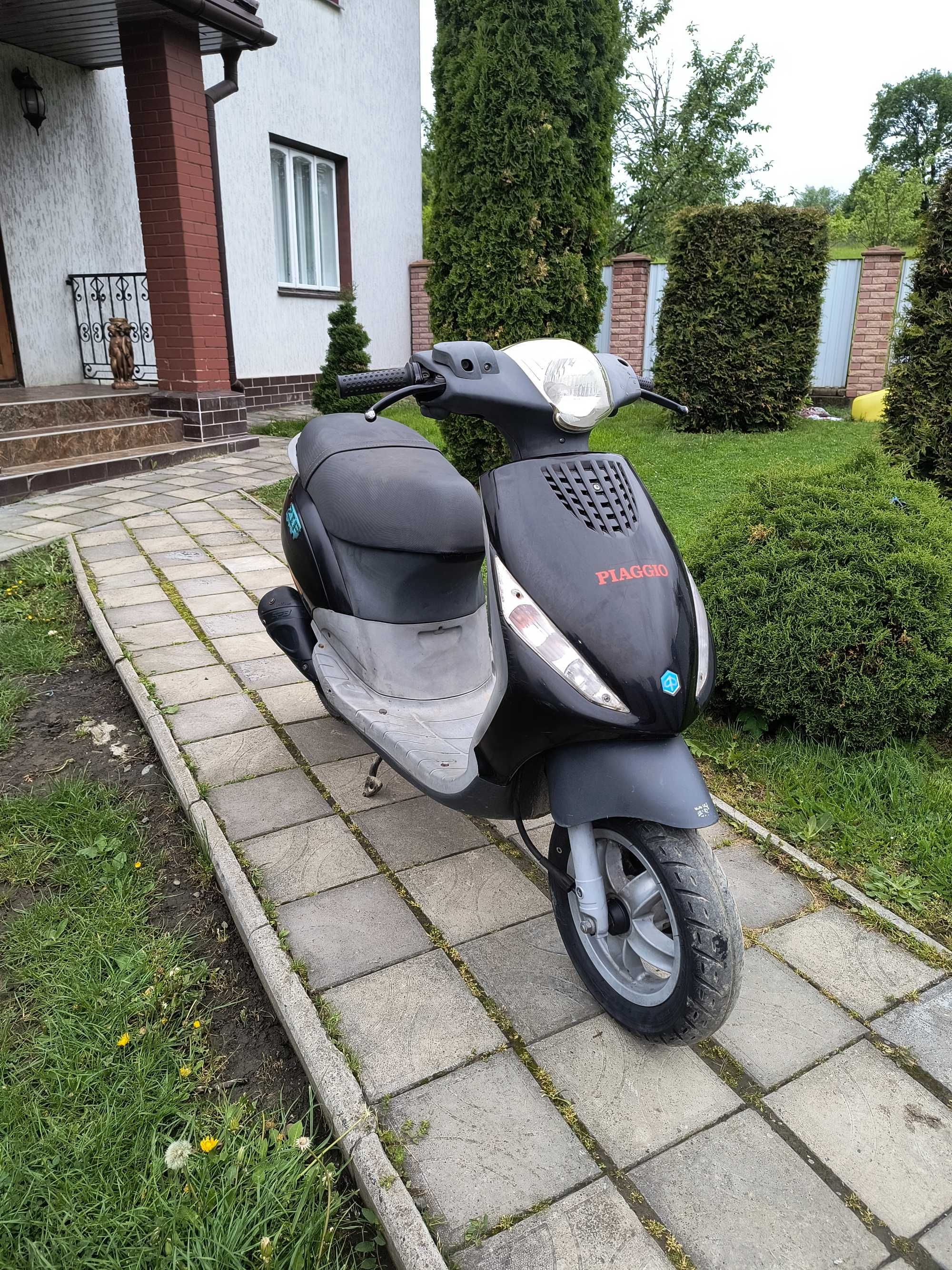 Скутер piaggio zip