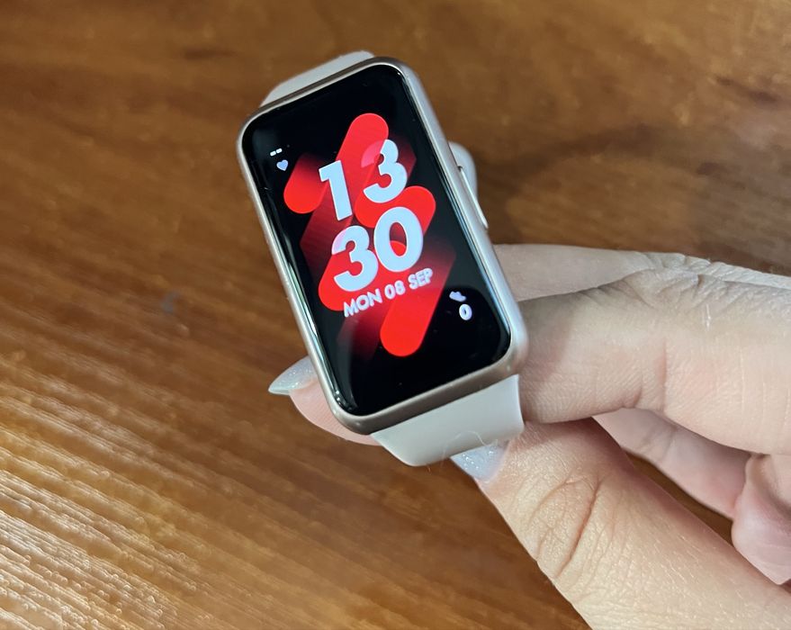 Продам фітнес браслет Huawei Band 7