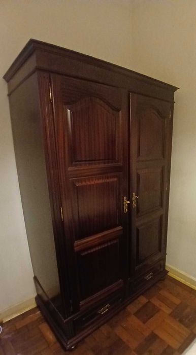 Vendo Guarda Fatos para desocupar