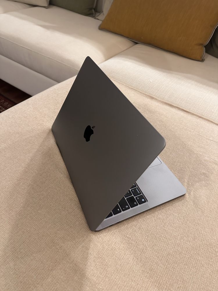MacBook Pro 2020 M1, 13 Polegadas. 8GB, 265GB