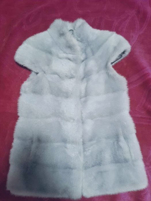 Норковий жилет сірого кольору