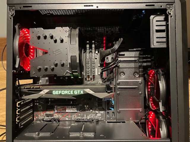 i5 9600k 4,6 GHz, GTX 1660 Ti, 16GB 4000Mz, SSD +2TB